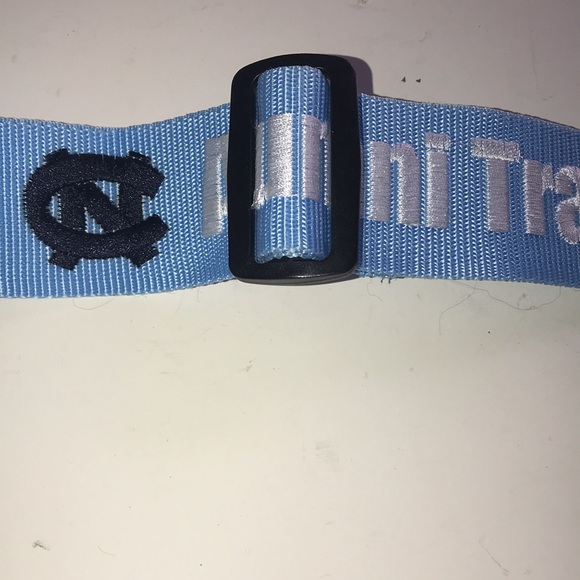 UNC Alumni Travel Luggage Strap - Picture 4 of 6